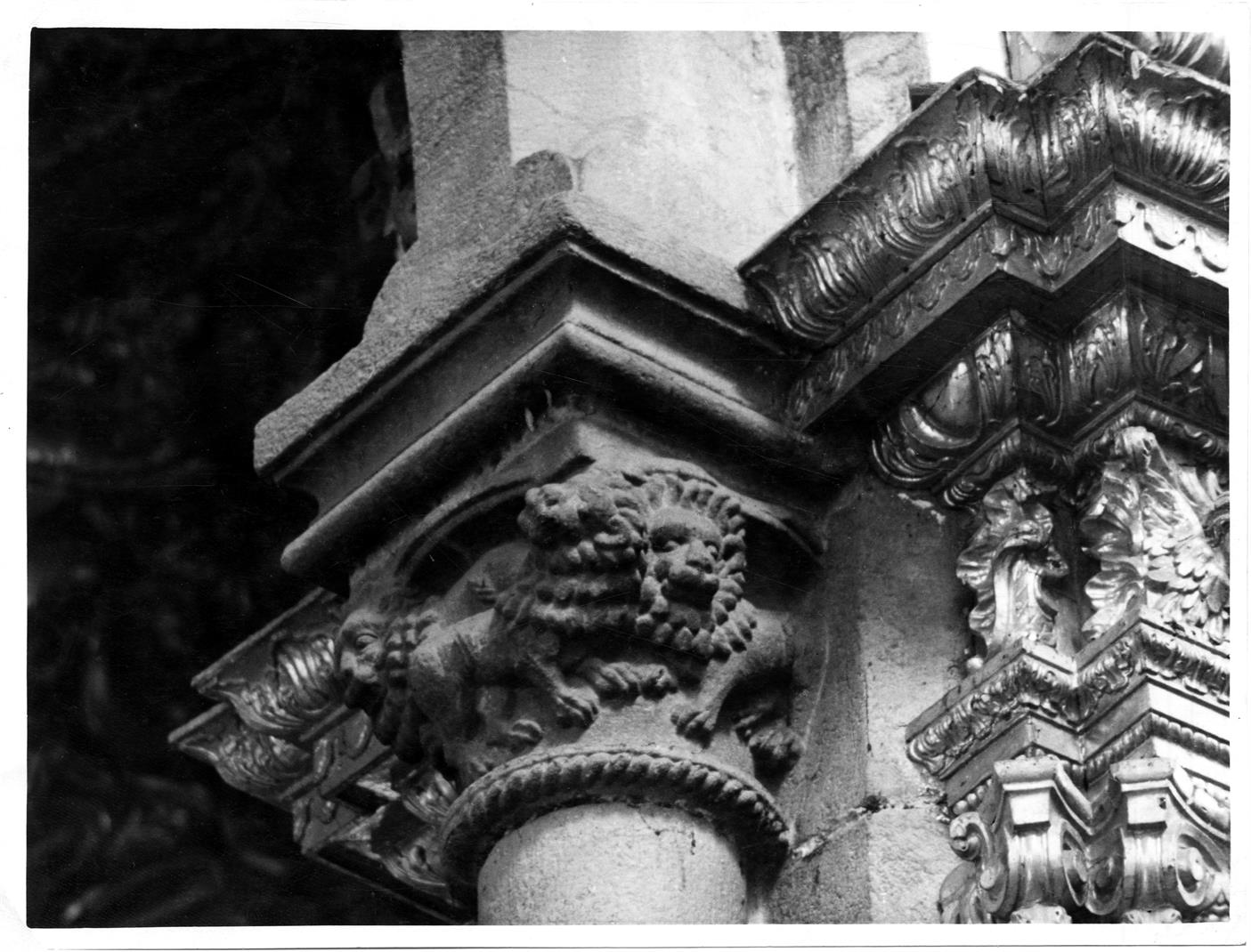 Aspectos arqueológicos e artísticos da cidade do Porto : capitel da igreja de São Francisco