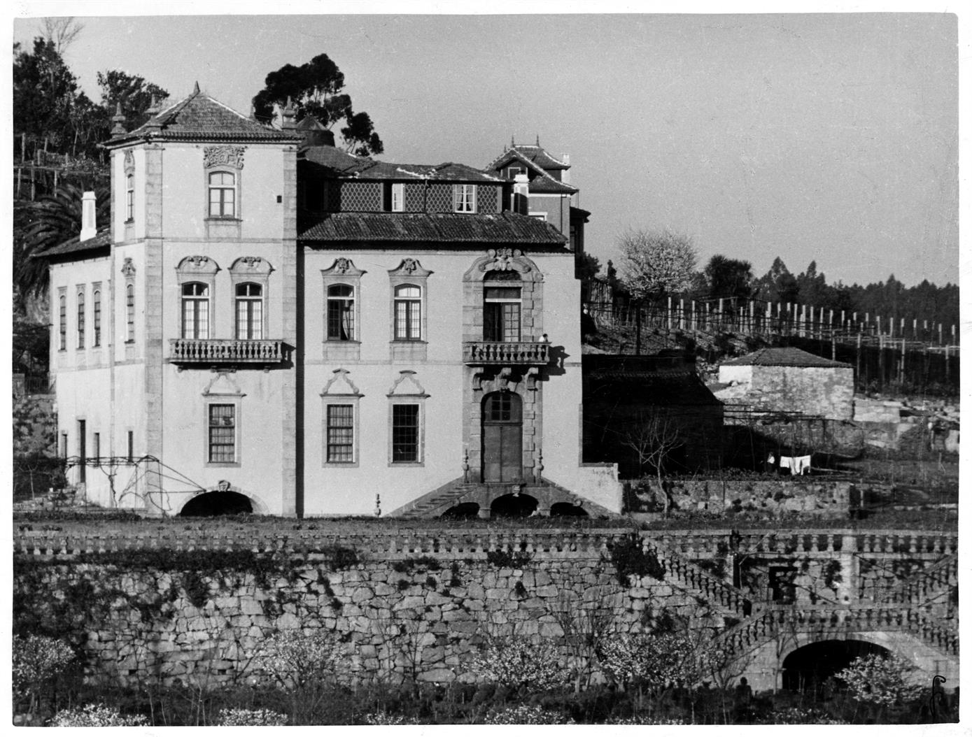 Aspectos arqueológicos e artísticos da cidade do Porto : Casa de Bonjóia