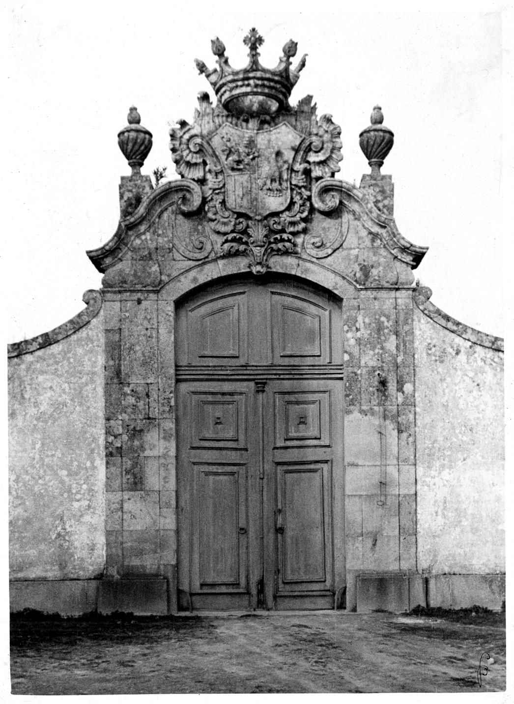 Aspectos arqueológicos e artísticos da cidade do Porto : portão da Quinta da Revolta