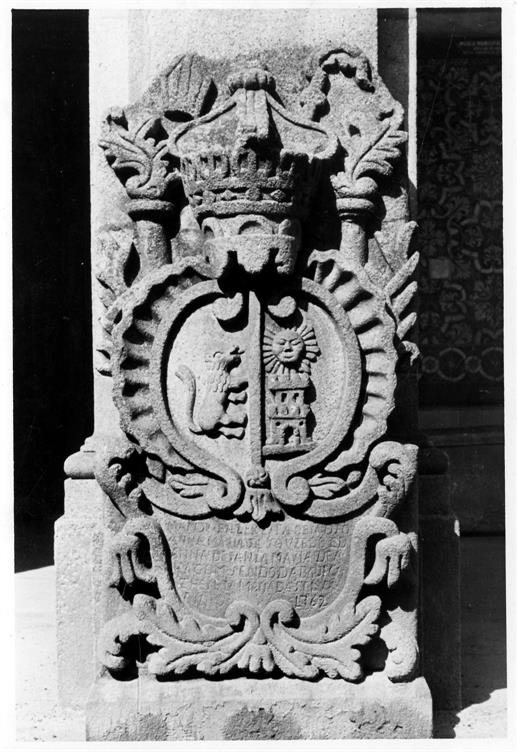 As pedras de armas do Porto : Museu Nacional de Soares dos Reis : colecção municipal : do demolido Convento de São Bento de Avé-Maria, século XVIII