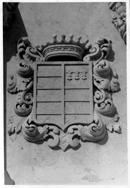 As pedras de armas do Porto : Cemitério de Agramonte : jazigo do Conde de Ferreira, século XIX