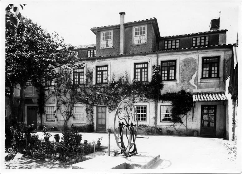 Um portuense ilustre, padre Luís Gonzaga Cabral : fachada sobre os jardins da casa da família Cabral na Foz antiga