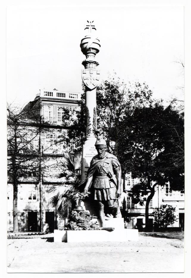 Pr. Carlos Alberto : monumento aos Mortos da Grande Guerra