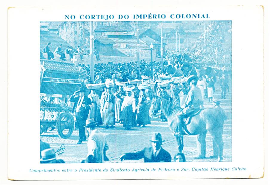 No cortejo do Império Colonial : cumprimentos entre o Presidente do sindicato Agrícola de Pedroso e Snr. Capitão Henrique Galvão