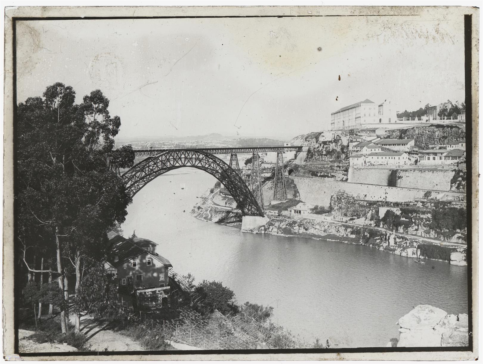 Vista da ponte Maria Pia e do Seminário Maior do Porto