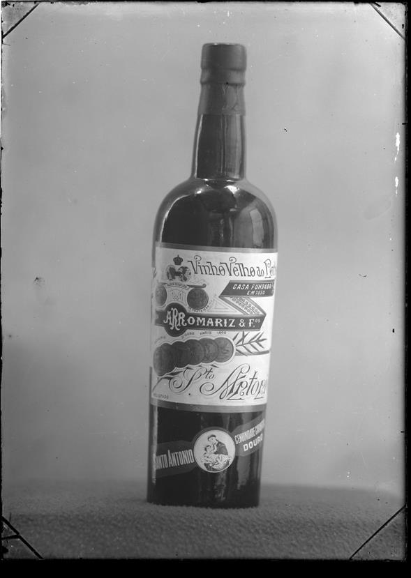 Exposição Agricola de 1903 no Palácio de cristal : garrafa de vinho velho do porto da Romariz & Fos