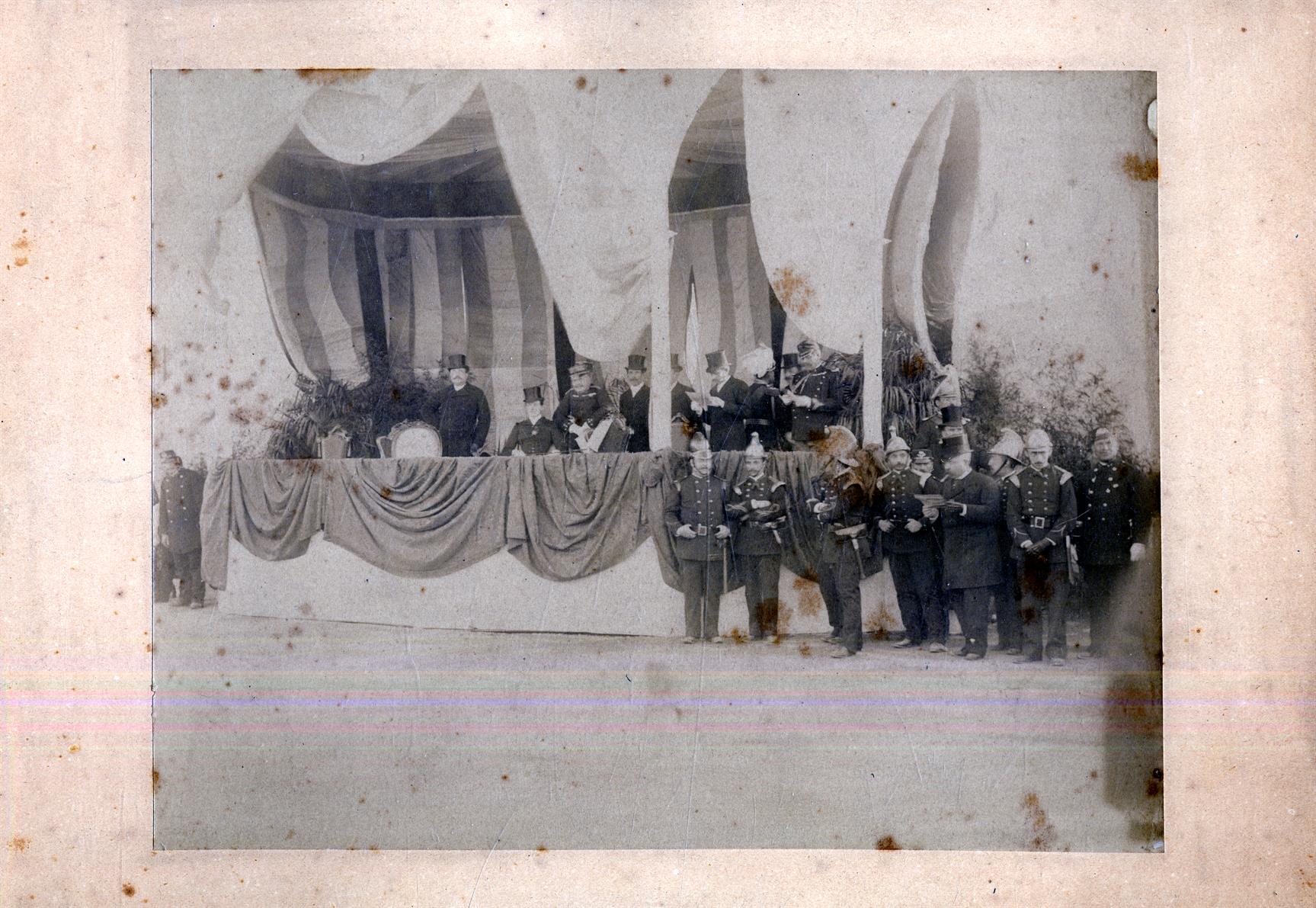 Comemorações Henriquinas no Porto em 1894 : o Pavilhão onde a família real assistiu às corridas