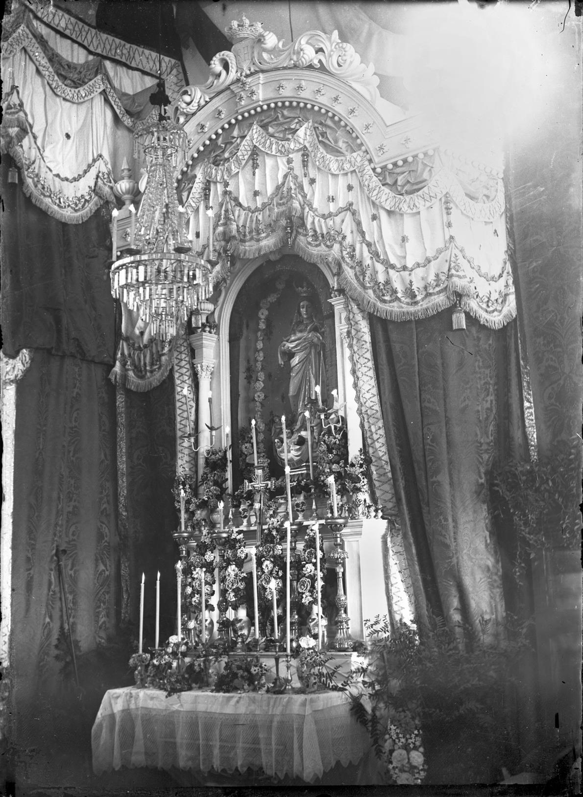 Capela de Nossa Senhora da Boa Hora de Fradelos : altar da padroeira