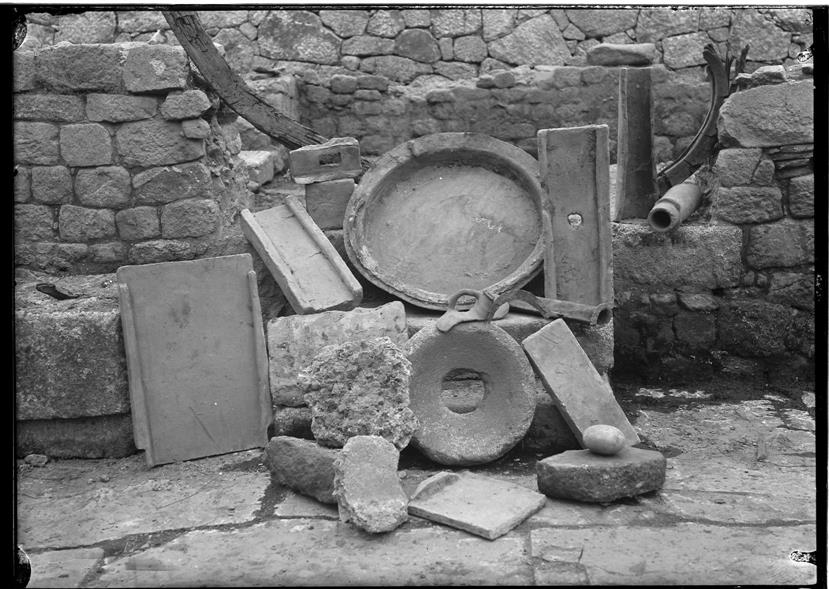 Entre-os-Rios : utensílios encontrados nas ruínas do balneário romano de São Vicente