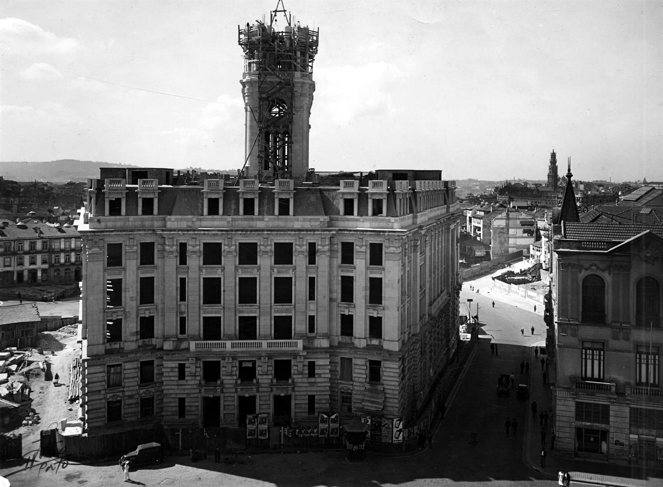 Construção da Câmara Municipal do Porto : Paços do Concelho : fachada voltada para a Praça da Trindade
