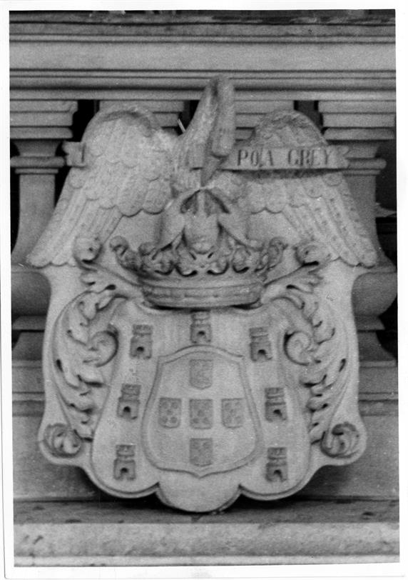 Pedra de armas da tribuna dos Marqueses de Abrantes : igreja de Santos-o-Velho