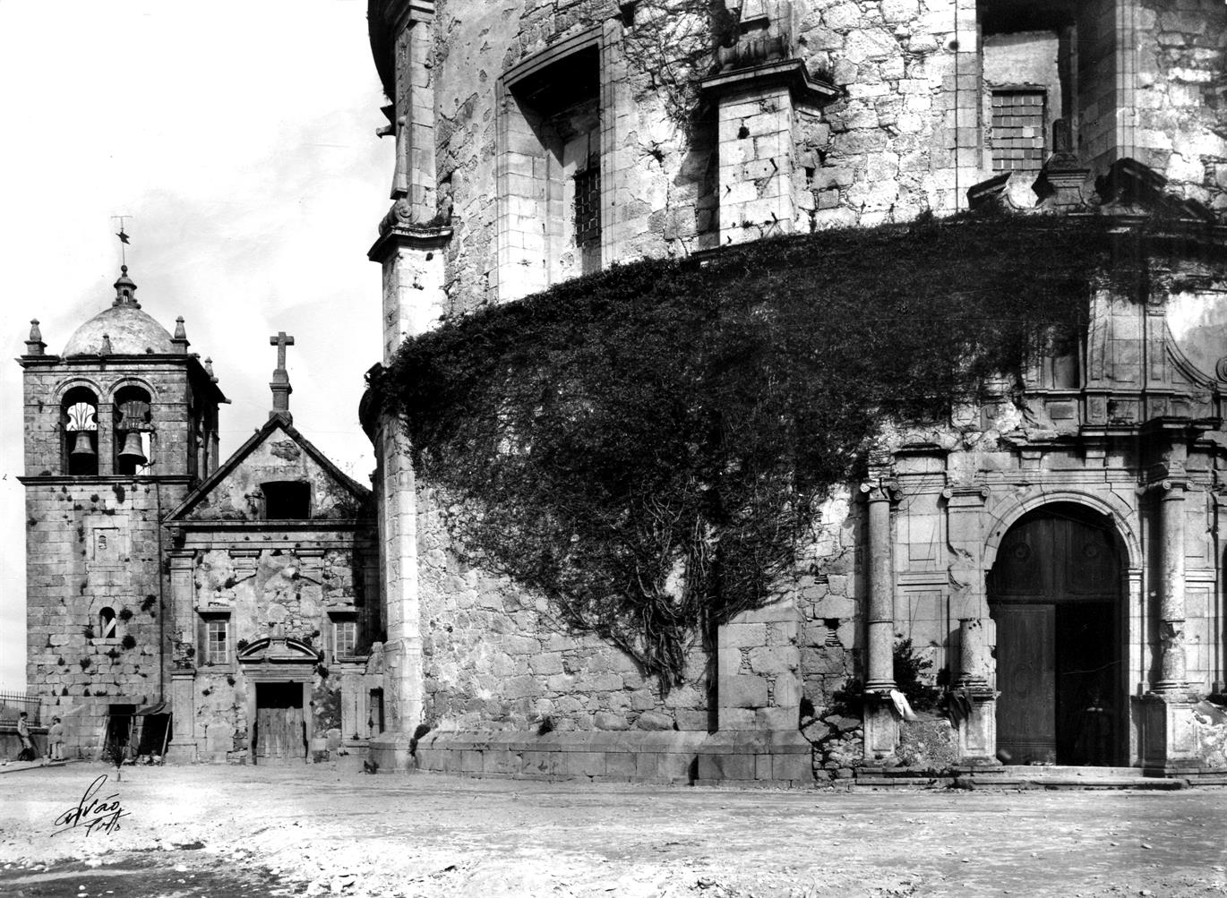 O claustro do Mosteiro da Serra do Pilar na arquitectura portuguesa : mosteiro antes do restauro