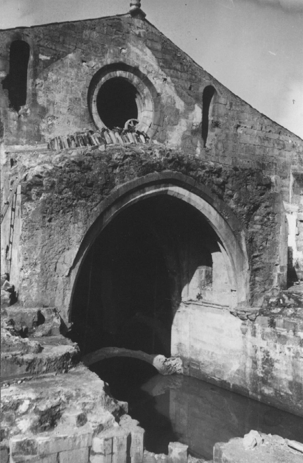 Coimbra : ruínas da abside da Igreja de Santa Clara-a-Velha