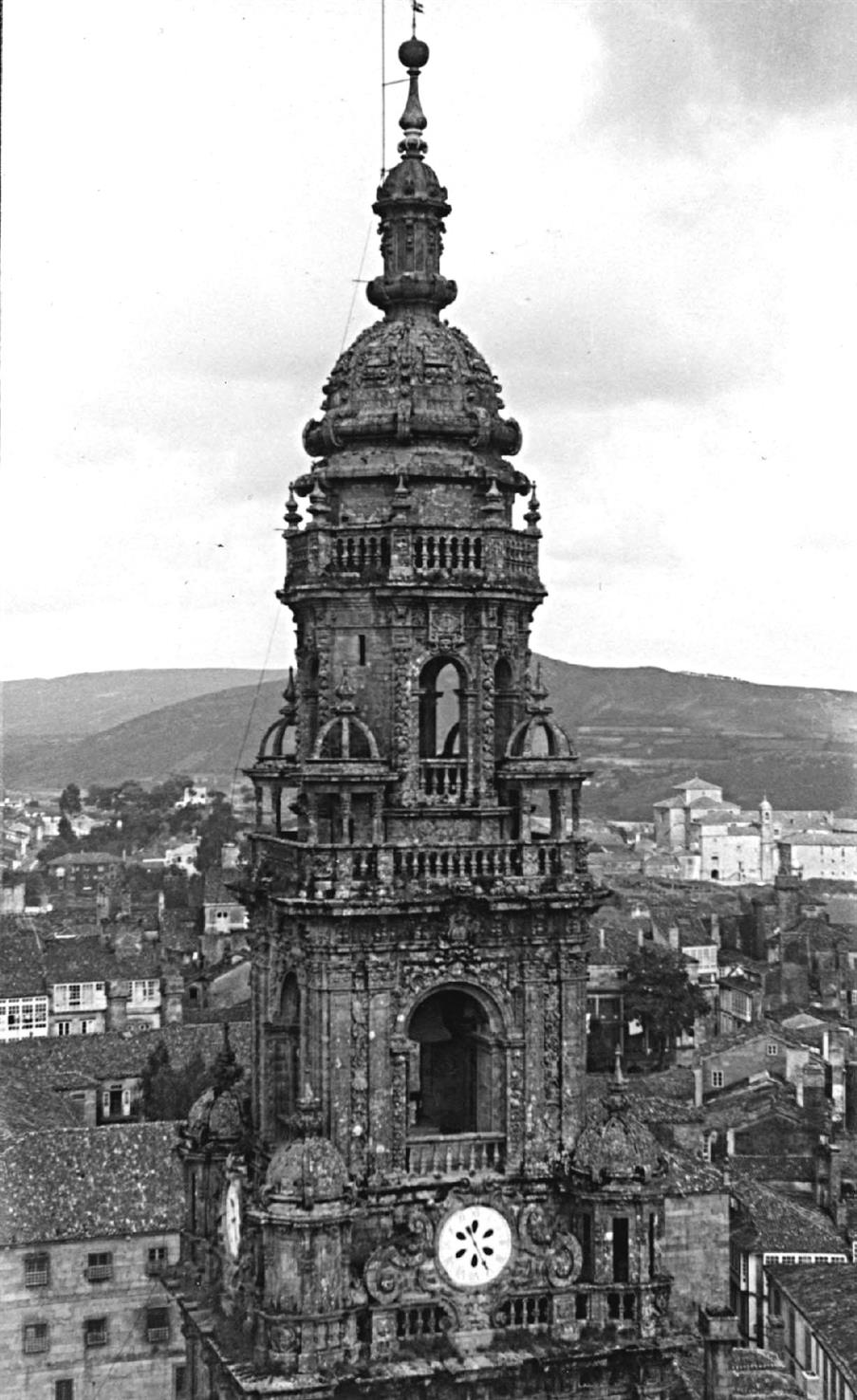 Santiago de Compostela : Espanha : torre do relógio da catedral