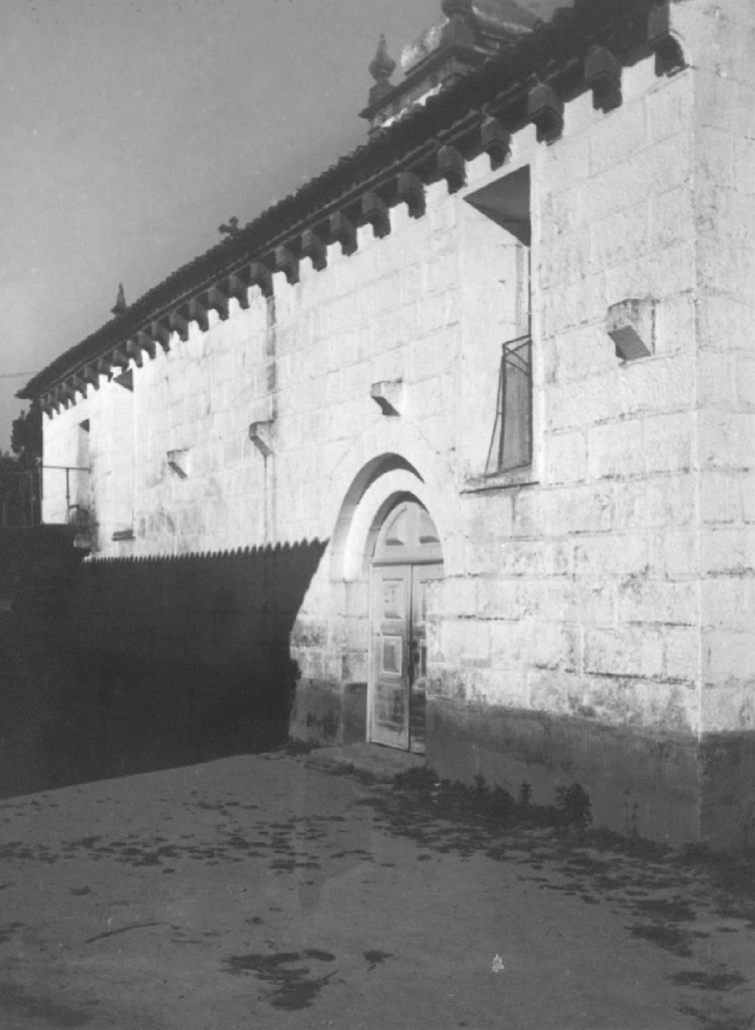 Borba de Godim : concelho de Felgueiras : fachada lateral da igreja matriz