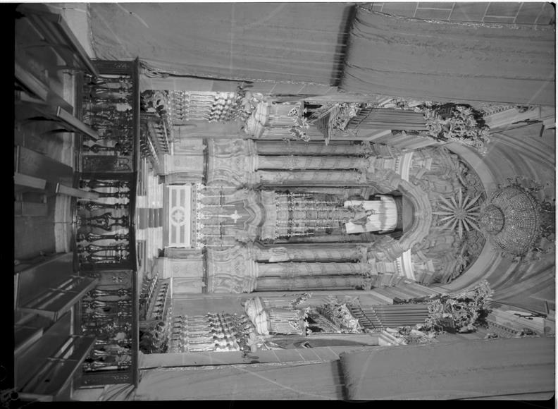 Alguns retábulos e painéis de igrejas e capelas do Porto : Igreja dos Clérigos : cadeiral e orgãos da capela-mor
