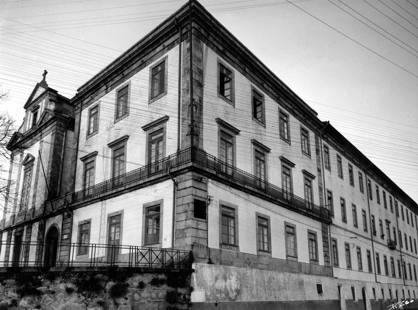 Colégio dos Orfãos no largo do Padre Baltazar Guedes : fachada principal