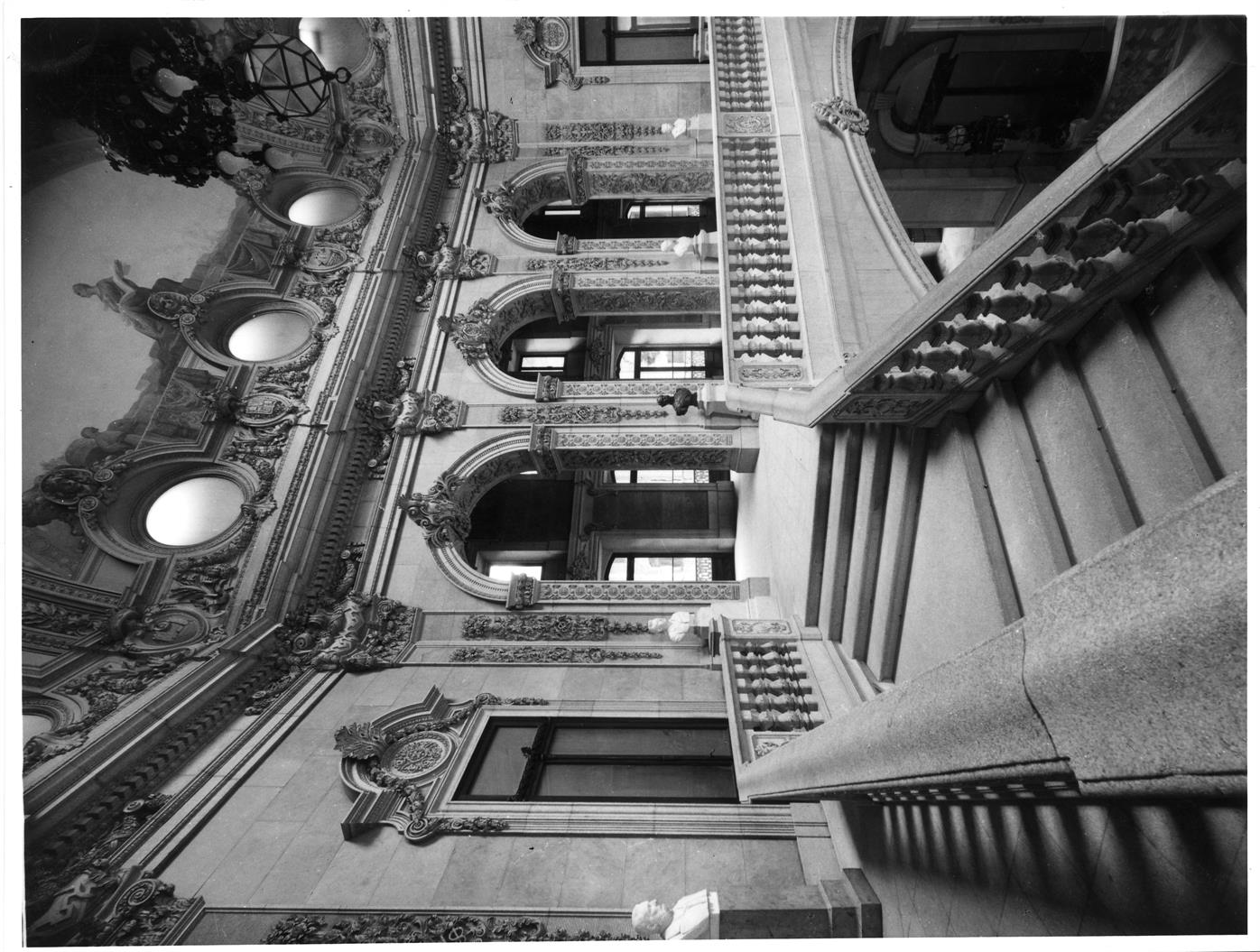 Palácio da Bolsa : pormenor da escadaria principal : século XIX