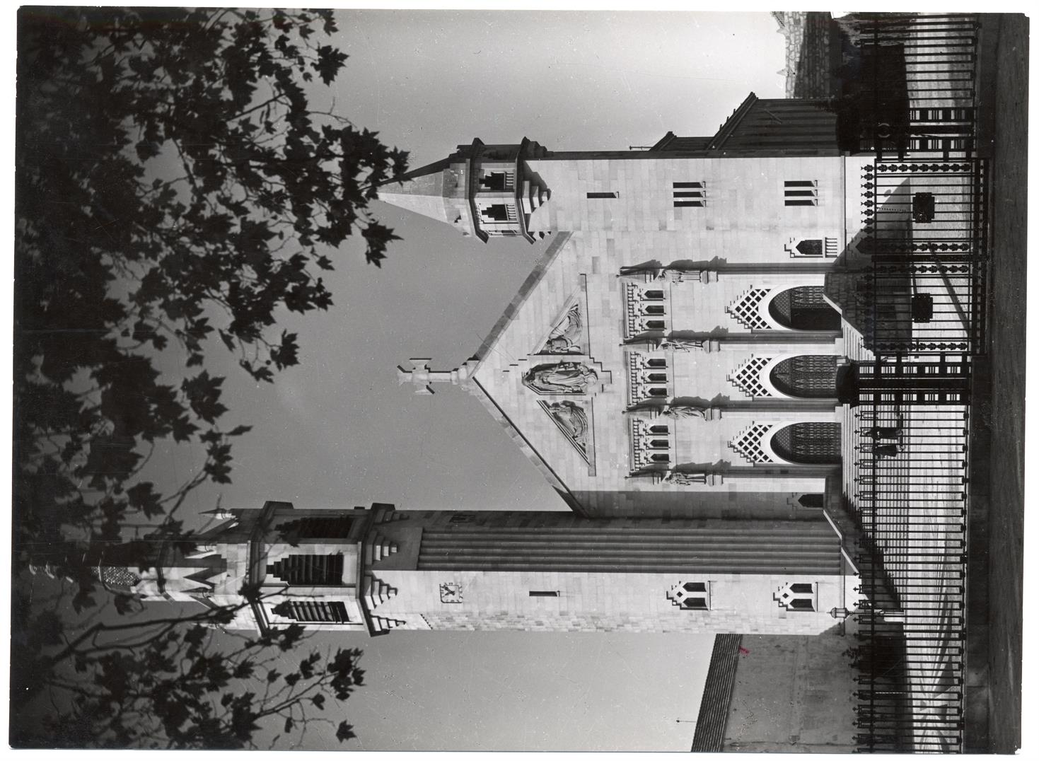 Igreja de Nossa Senhora da Conceição : fachada e torres sineiras
