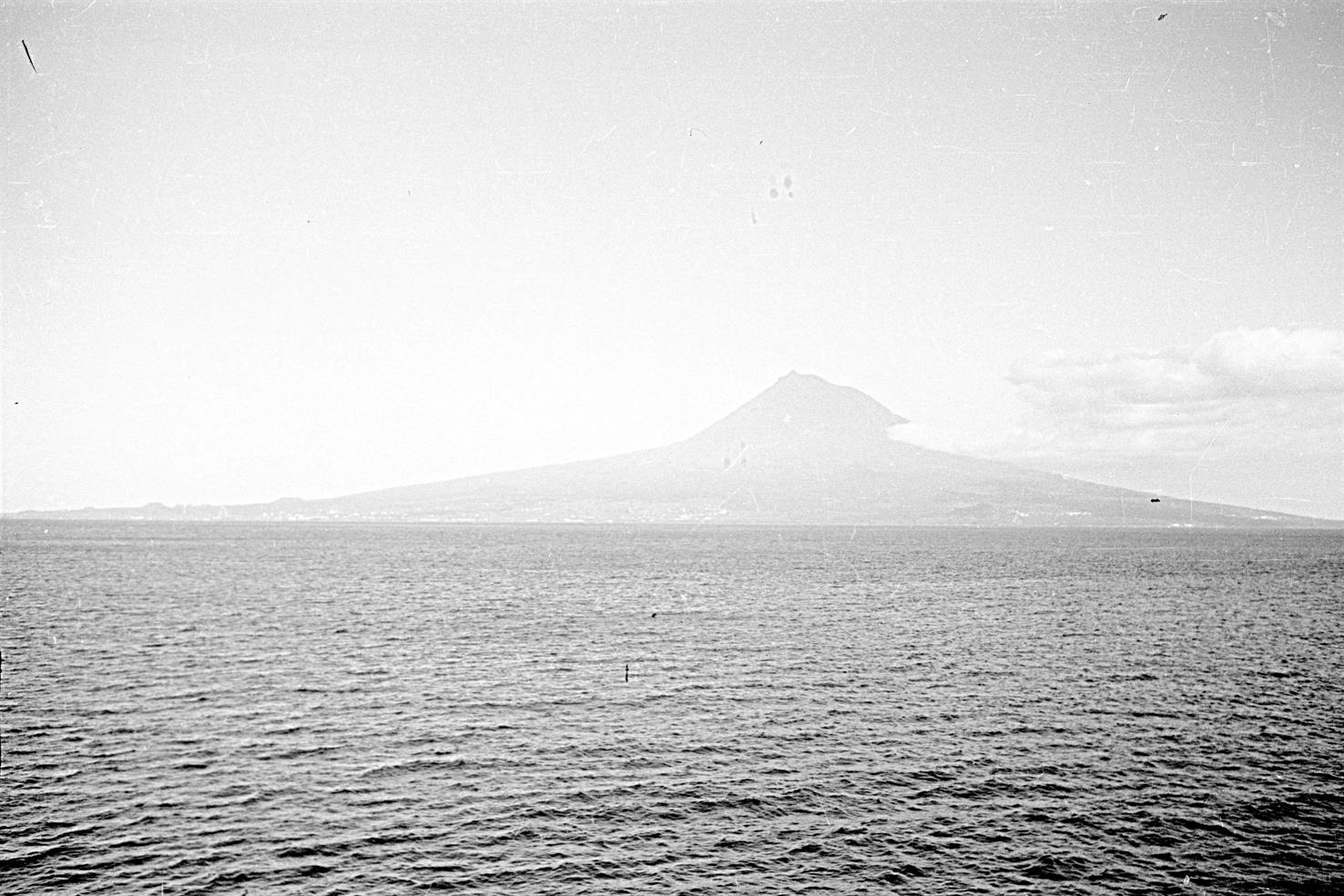 [Ilha do Pico : Açores : vista da Montanha do Pico]