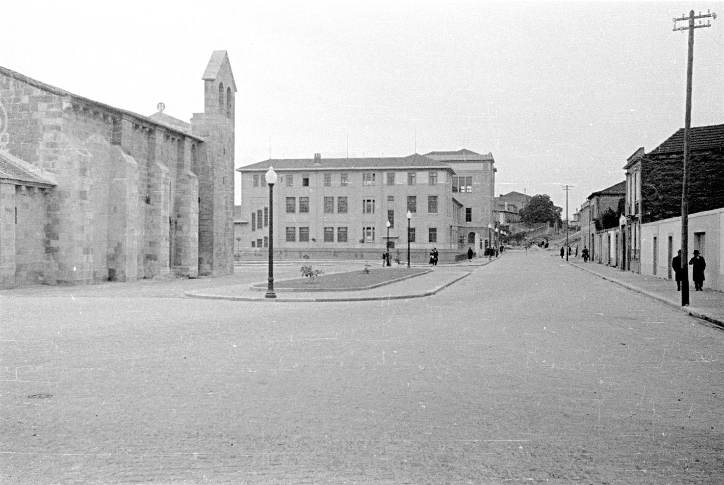 Porto : vista da Igreja da Cedofeita e do Liceu D. Manuel II