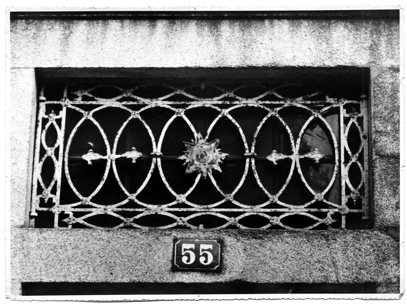Ferros forjados do Porto : bandeira de porta da casa n.º 55 da antiga travessa da Fábrica