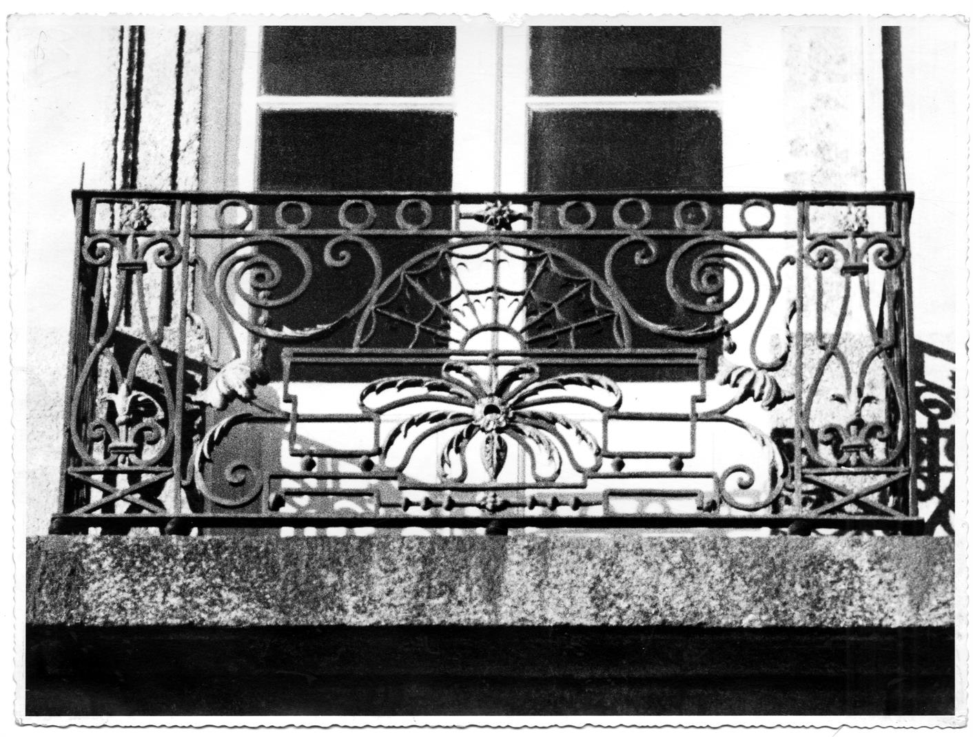Ferros forjados do Porto : varanda do Palácio dos Carrancas : Museu Nacional de Soares dos Reis na rua de D. Manuel II
