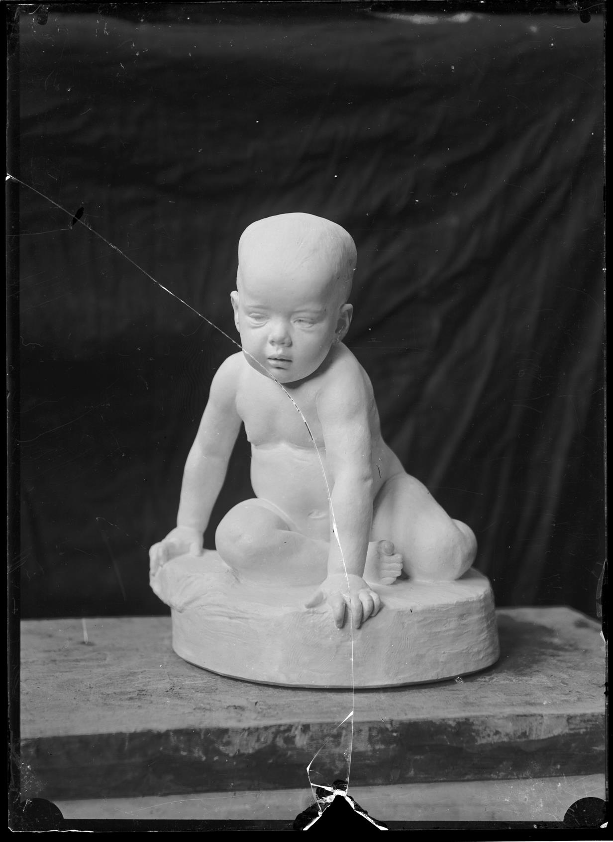 Bébé : escultura em gesso