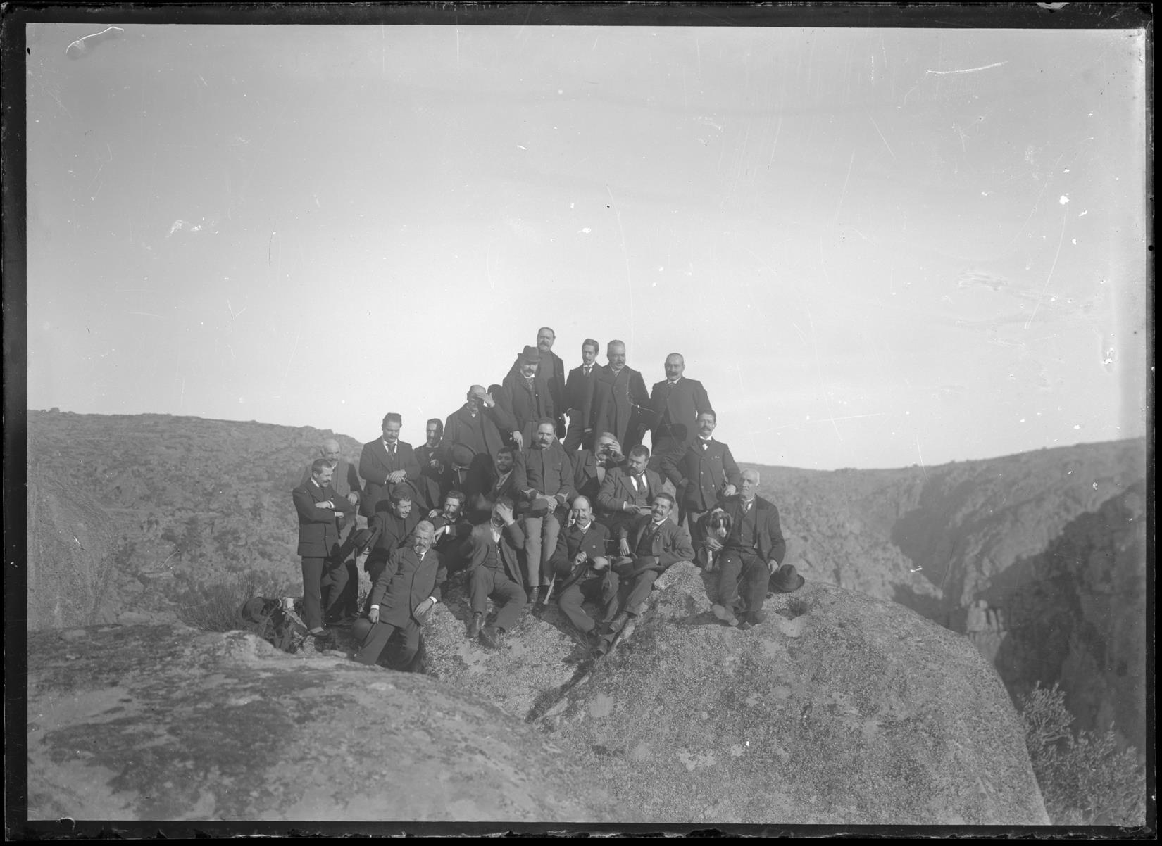 Retrato de grupo numa montanha