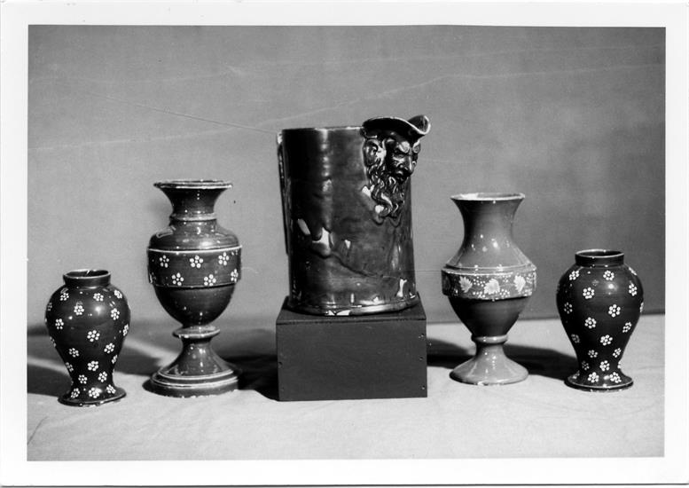Cerâmica portuense : séculos XVIII e XIX : jarras