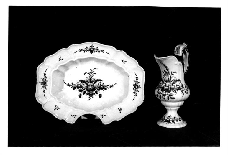 Cerâmica portuense : séculos XVIII e XIX : bacia e gomil