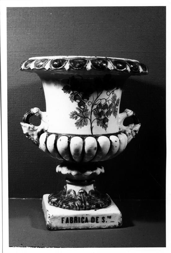 Cerâmica portuense : séculos XVIII e XIX : vaso de jardim