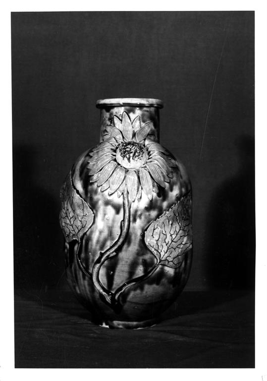 Cerâmica portuense : séculos XVIII e XIX : jarra com girassol