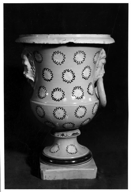 Cerâmica portuense : séculos XVIII e XIX : vaso de jardim