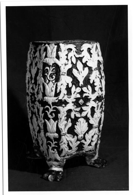 Cerâmica portuense : séculos XVIII e XIX : coluna para vaso de jardim