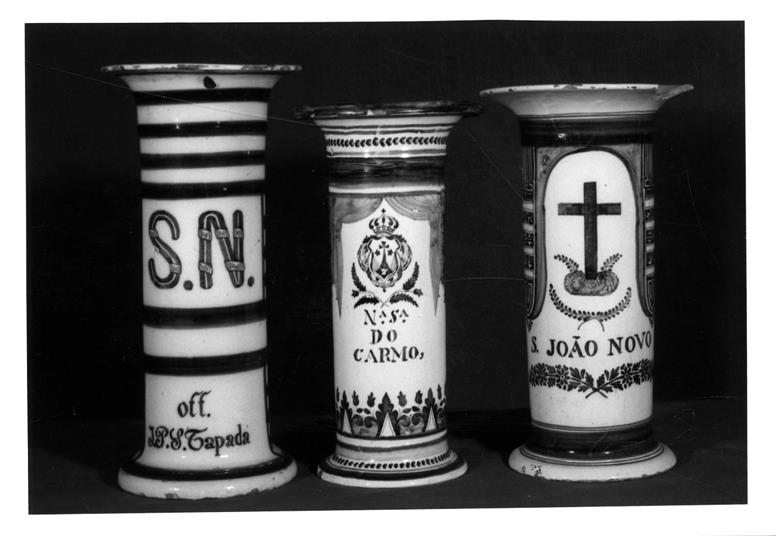Cerâmica portuense : séculos XVIII e XIX : jarras