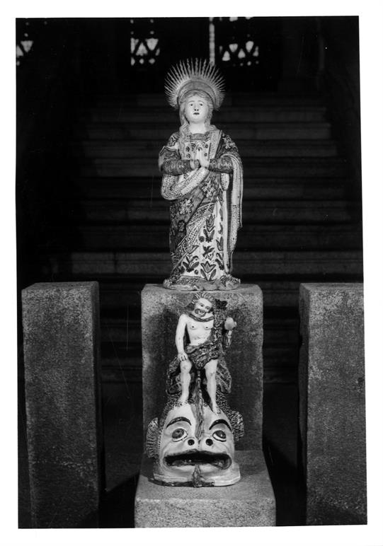 Cerâmica portuense : séculos XVIII e XIX : imagem de Nossa Senhora e uma fonte de parede