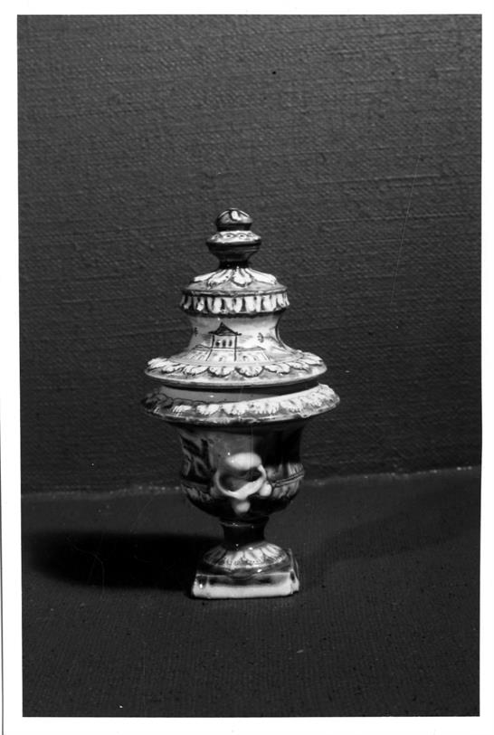 Cerâmica portuense : séculos XVIII e XIX : vaso em miniatura