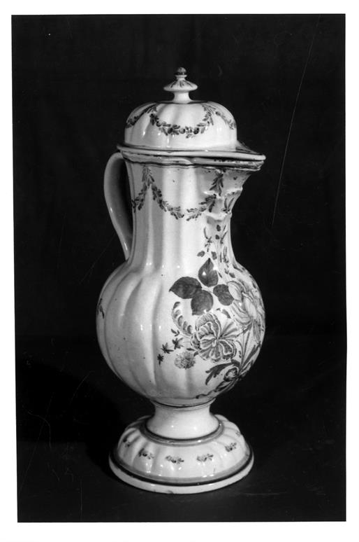 Cerâmica portuense : séculos XVIII e XIX : jarra com tampa