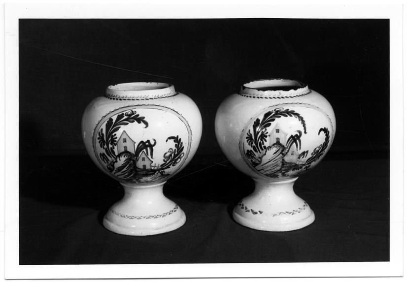 Cerâmica portuense : séculos XVIII e XIX : par de jarras