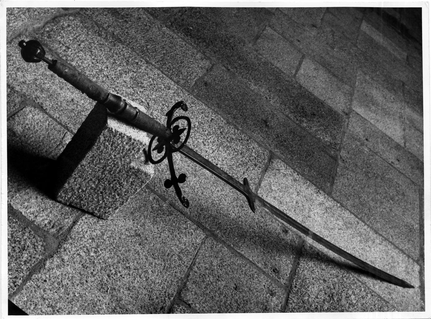 Pedro Álvares Cabral : V centenário do seu nascimento (1468-1968) : espada de execução