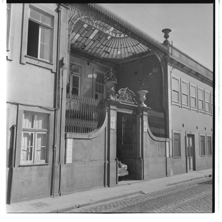 Casas do Porto : século XIV ao XIX : rua de Costa Cabral, 210 : século XIX