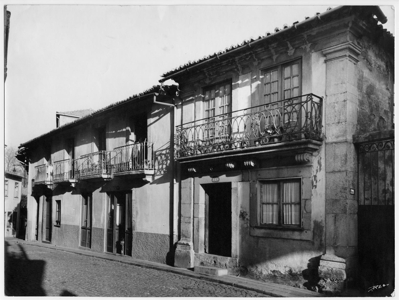 Casas do Porto : século XIV ao XIX : rua do Padre Luís Cabral, 883-889 : século XVI e XVII