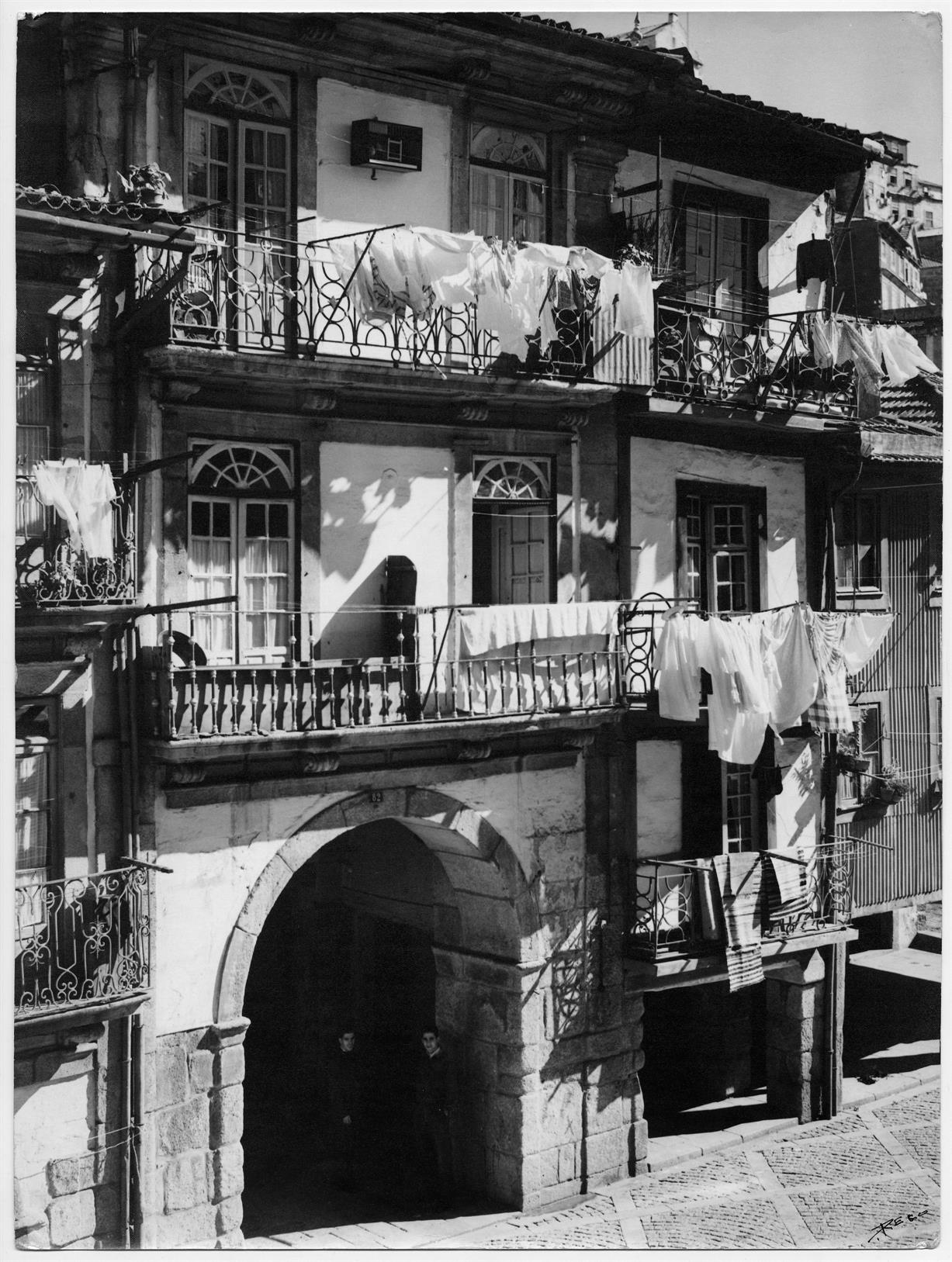 Casas do Porto : século XIV ao XIX : rua de Miragaia, 82 : séculos  XVII e XVIII