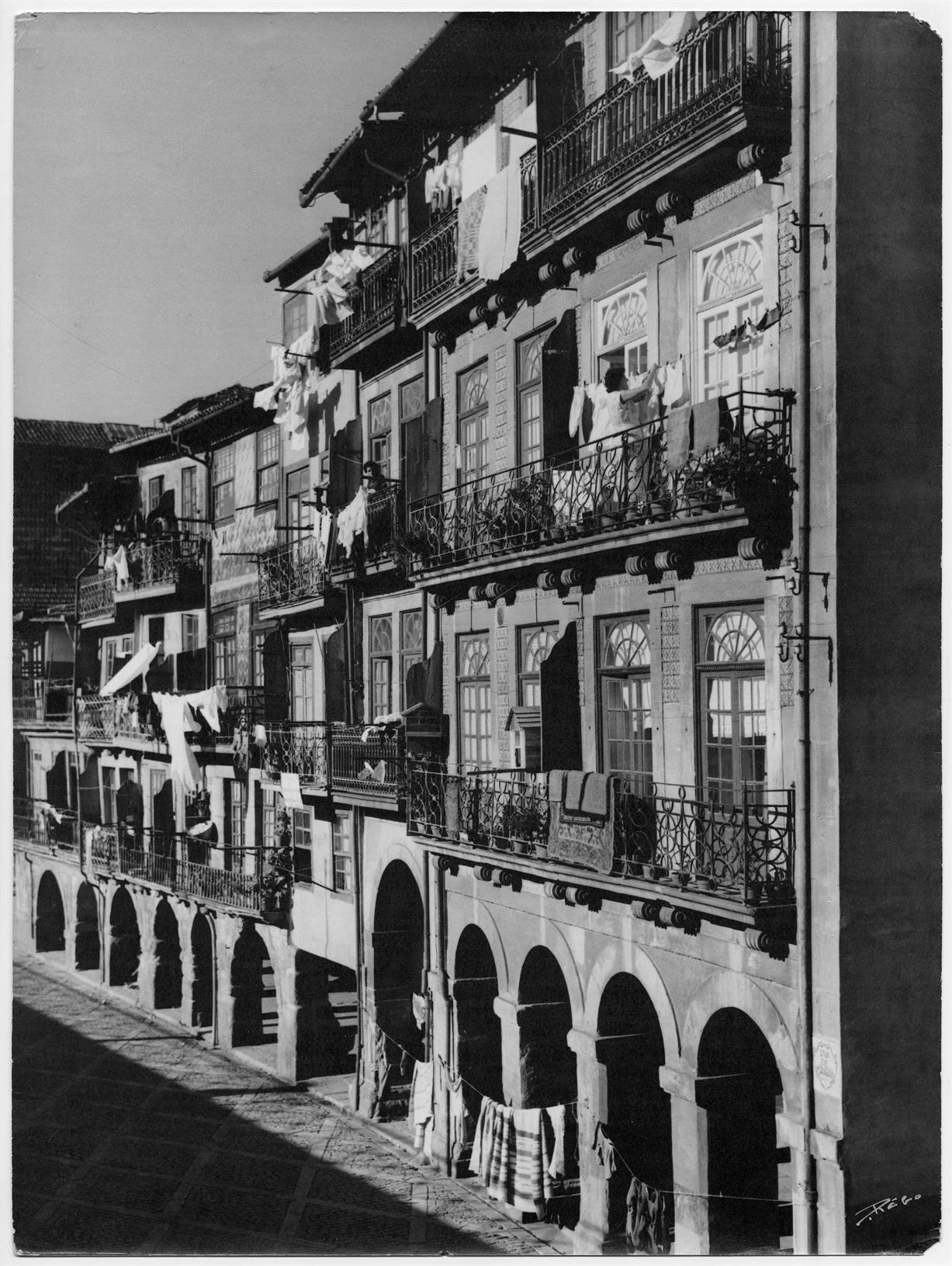 Casas do Porto : século XIV ao XIX : rua de Miragaia, 7 a 21 : séculos  XVII e XVIII