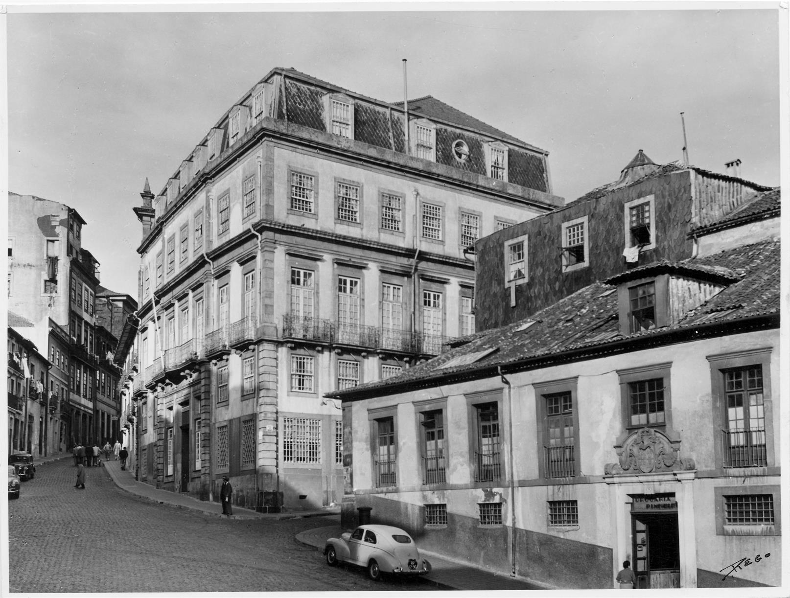 Casas do Porto : século XIV ao XIX : rua das Taipas, 74 e 76 : séculos  XVII-XIX