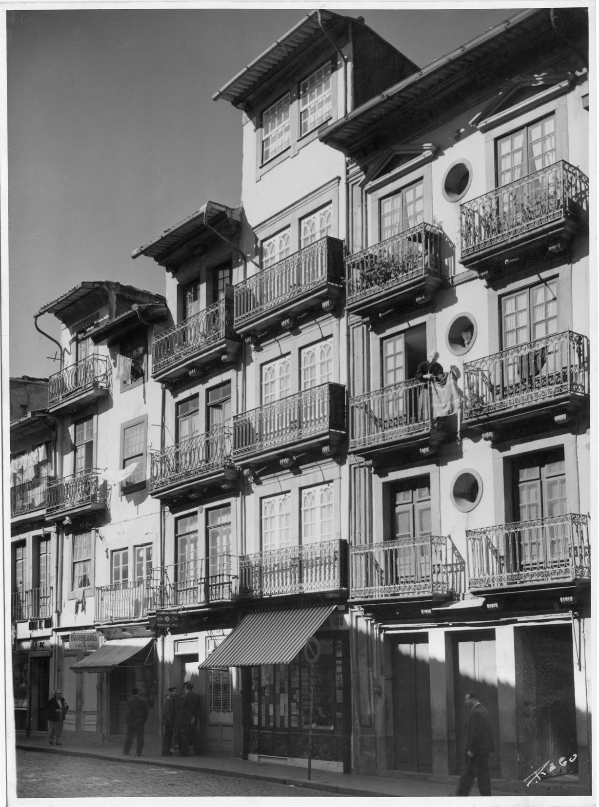 Casas do Porto : século XIV ao XIX : rua Chã, 105-109 : séculos XVII e XVIII