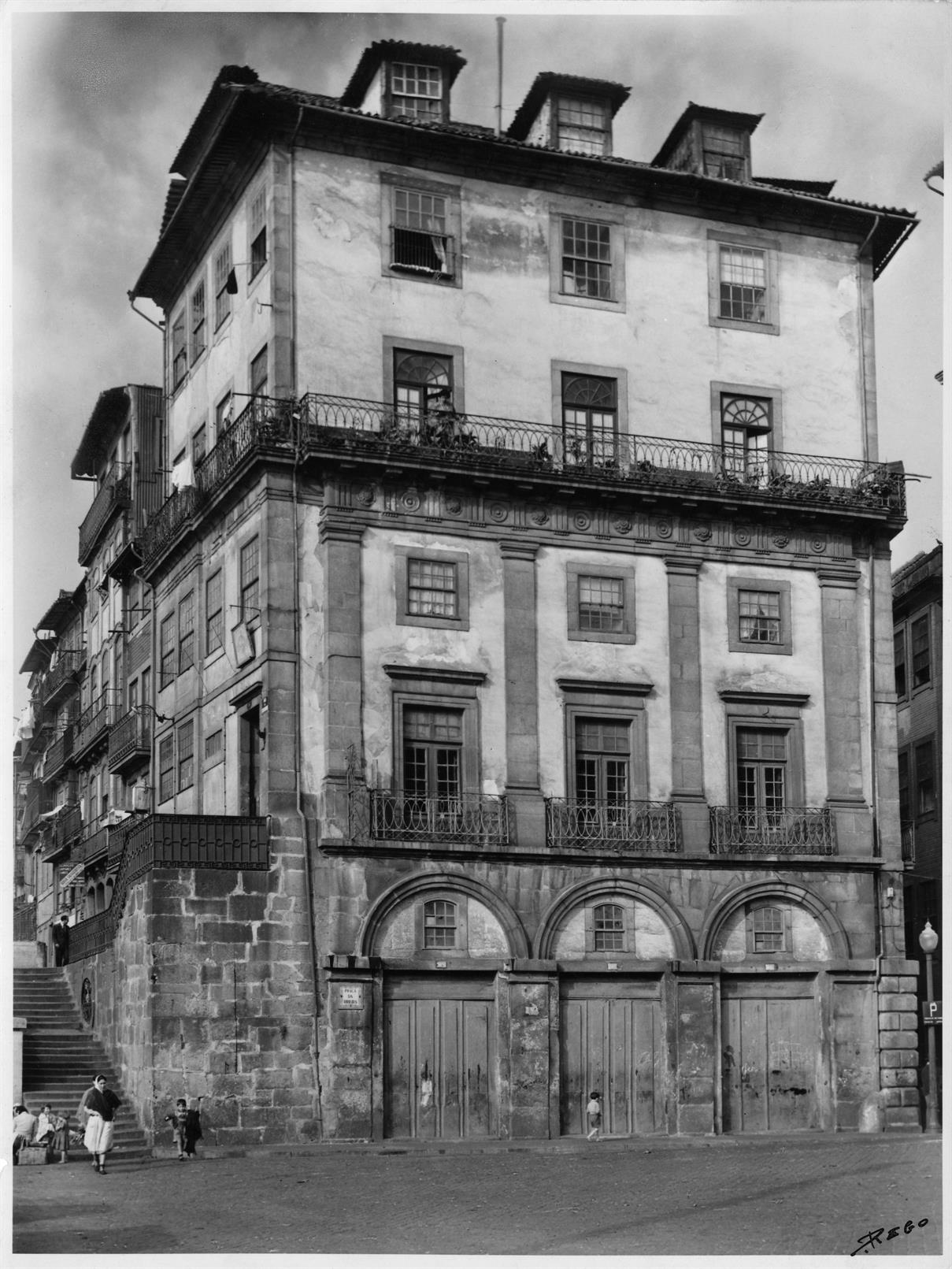 Casas do Porto : século XIV ao XIX : praça da Ribeira, 1 a 3 : século XVIII