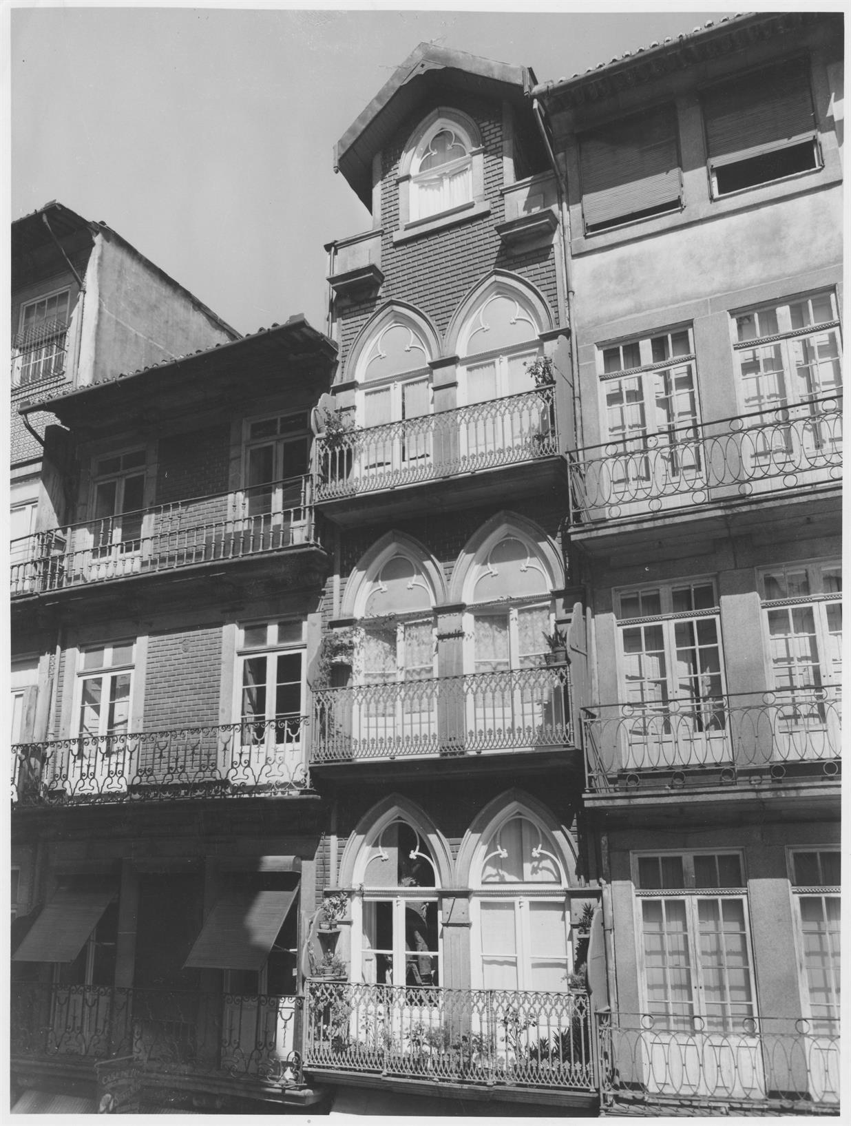 Casas do Porto : século XIV ao XIX : rua das Flores, 293 : séculos XVIII e XIX