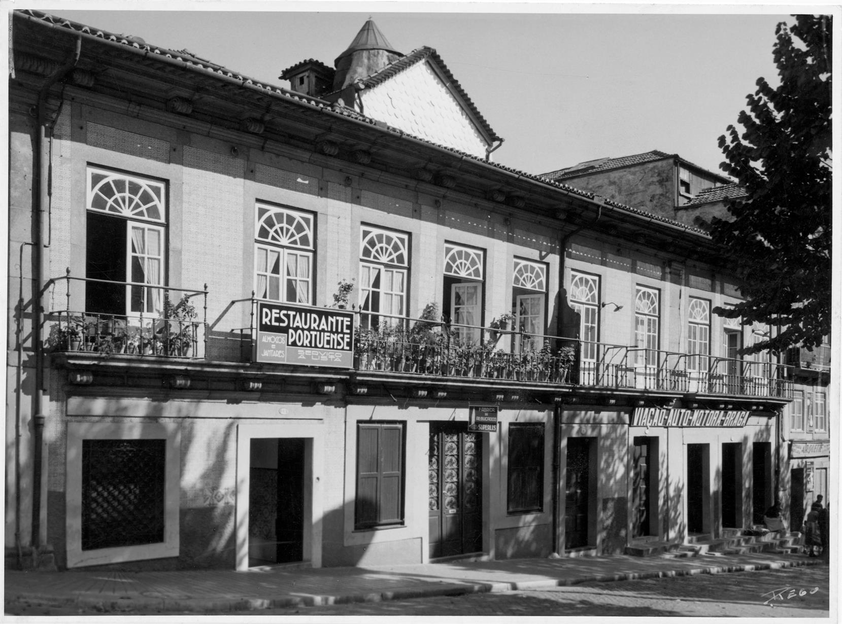 Casas do Porto : século XIV ao XIX : praça de D. Filipa de Lencastre, 162-168 : século XVIII